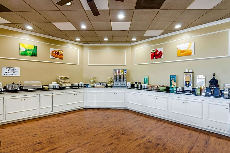 Quality Inn Roanoke Airport