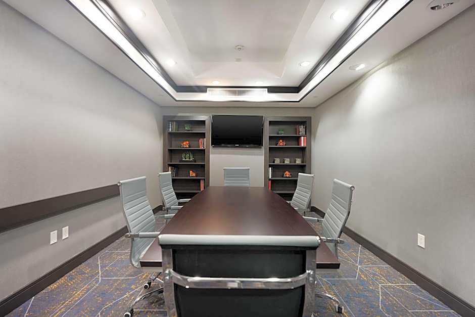 Hampton Inn By Hilton And Suites Tulsa Central