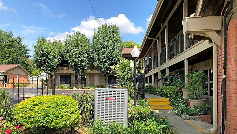 Charles Wesley Motor Lodge Broken Bow