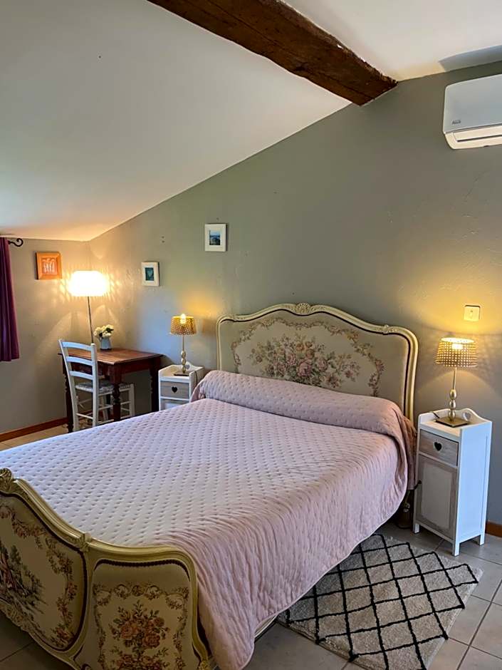 Chambre PEYROUTAS " CAMILLE" Vignonet St Emilion