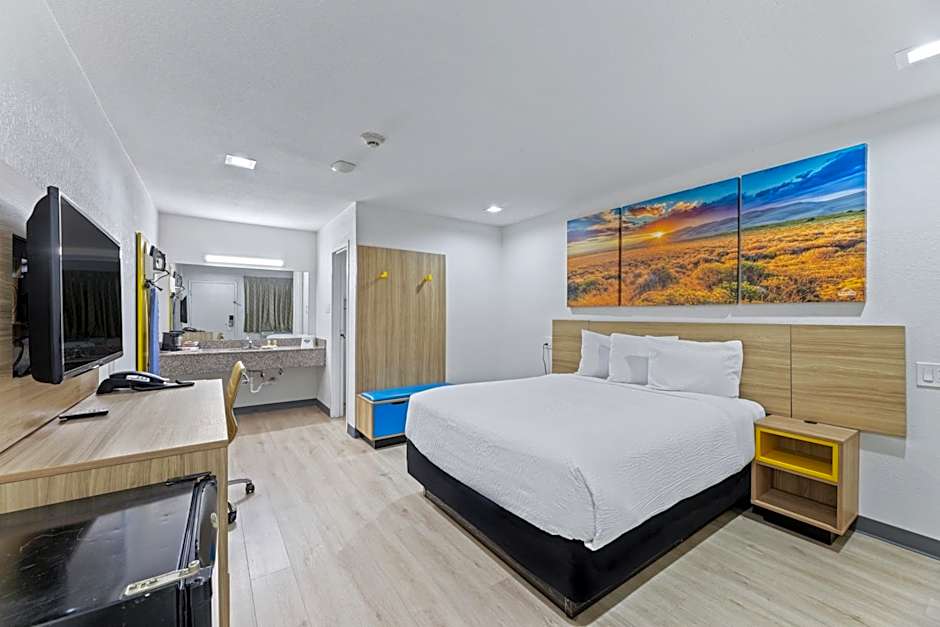 Days Inn by Wyndham McKinney