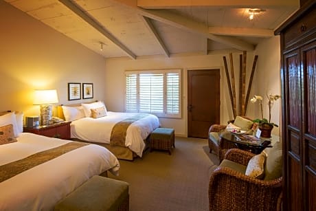 Deluxe Double Queen Room