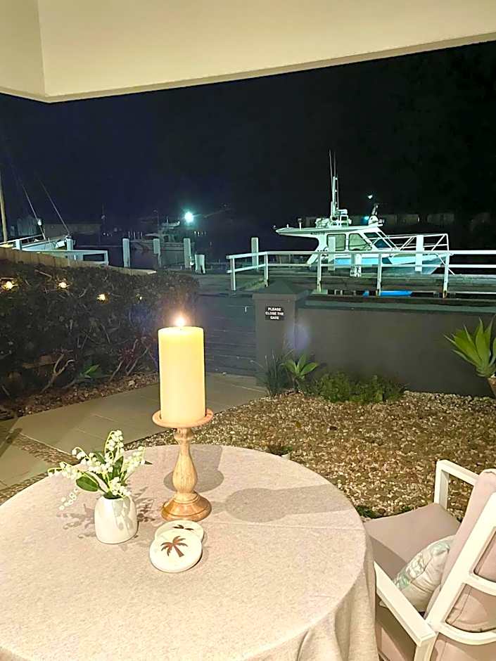 Edge17 Waterfront Apartment, plus Cottage with Garden View - Port Fairy