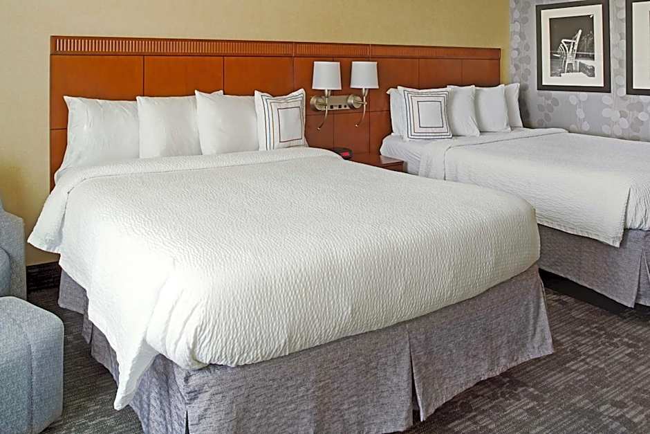 Photo 1 of 3 of 2 Queen Beds