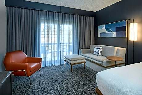 Larger Guest room, 2 Queen, Sofa bed