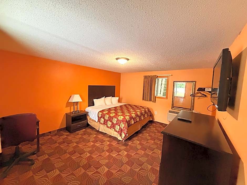 BLUE SKY INN Glens Falls-Saratoga-Lake George