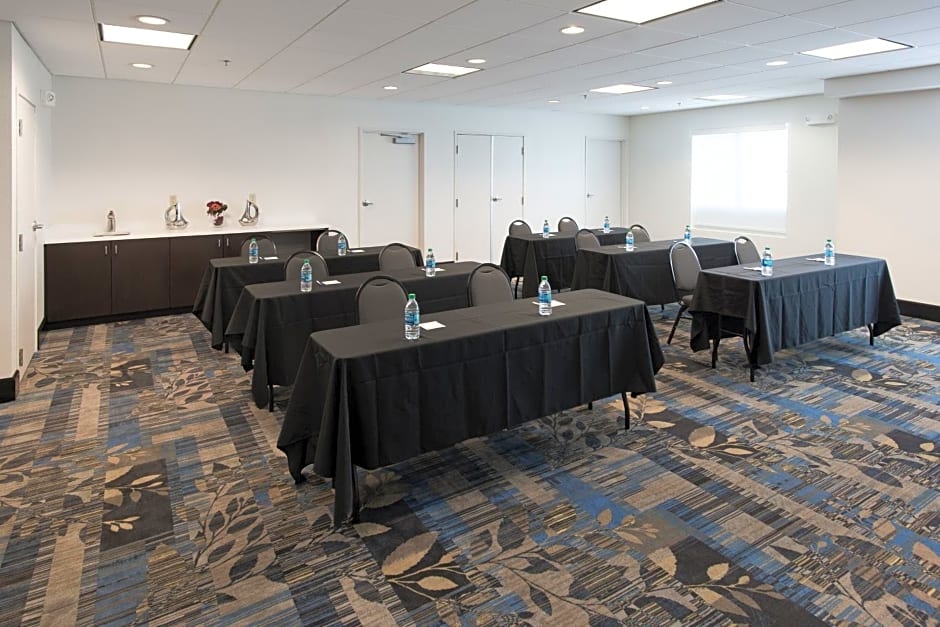Holiday Inn Express & Suites East Wichita I-35 Andover, an IHG Hotel