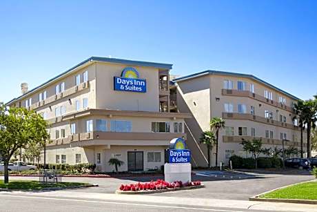 Days Inn & Suites by Wyndham Rancho Cordova