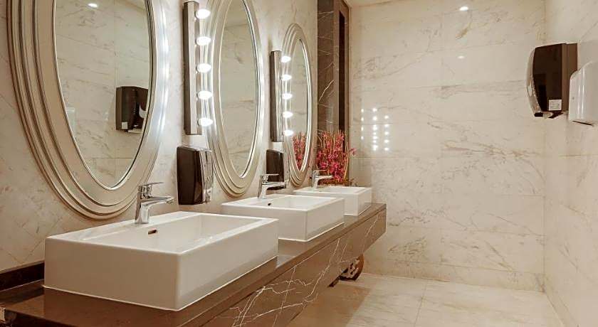 Landmark Premier Hotel