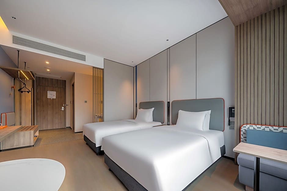 Holiday Inn Express Jiangmen East Station By IHG