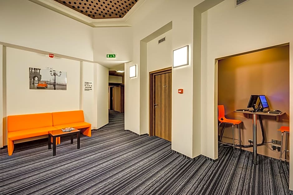 Planet Hostel