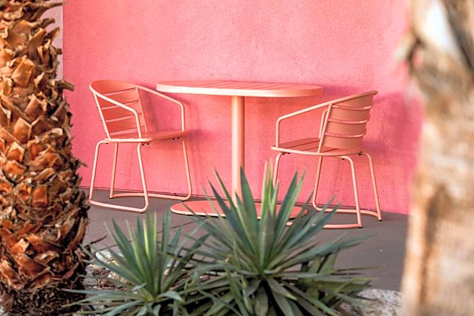 The Wesley by AvantStay Mid-Century Modern Oasis with Pool