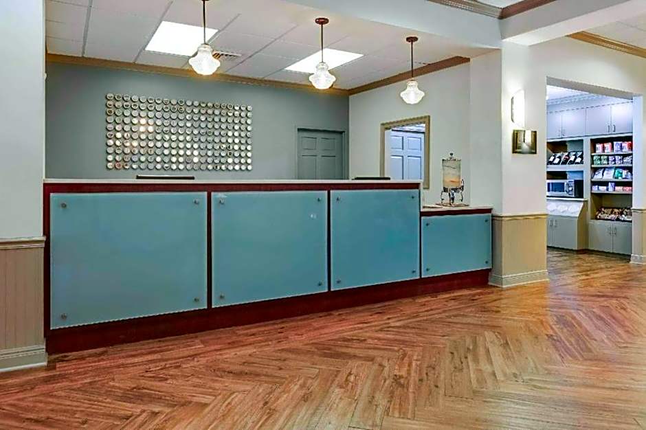 Richmond Inn & Suites, A Trademark Collection Hotel