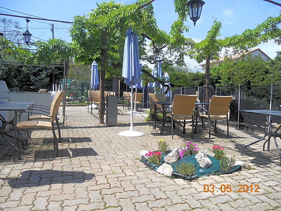 Hotel Cayrons Vence & St Paul de Vence