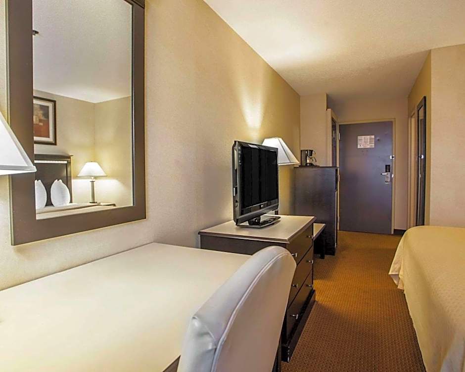 Quality Inn Aurora - Naperville Area