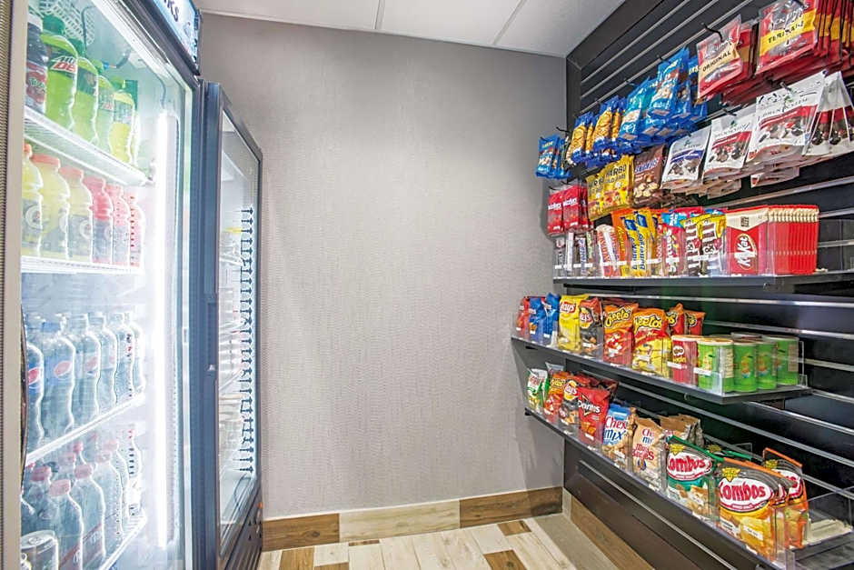 La Quinta Inn & Suites by Wyndham DC Metro Capitol Beltway