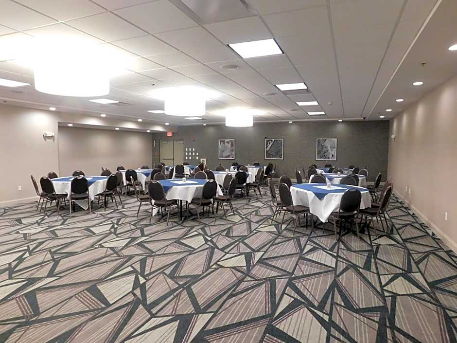 Holiday Inn Hotel & Suites Rochester - Marketplace By IHG