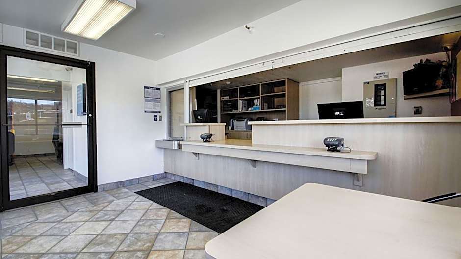 Super 8 by Wyndham Woods Cross - Salt Lake City North