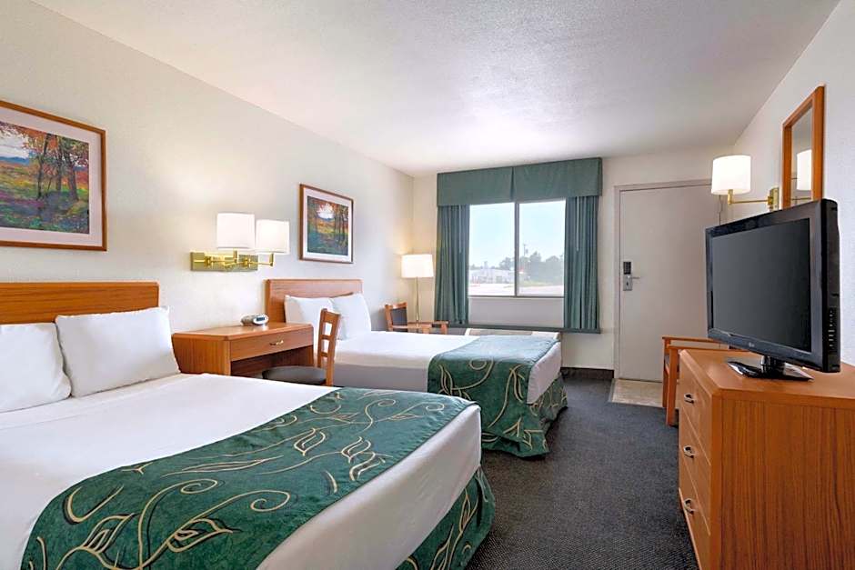 Travelodge by Wyndham Sharon Springs