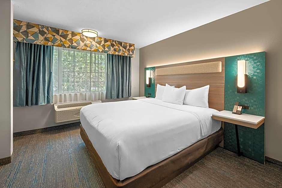 Econo Lodge Inn & Suites Santa Fe South