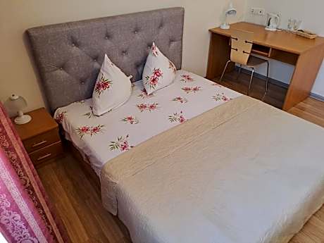 Large Double or Twin Room