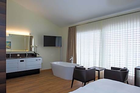 Junior Suite with Balcony