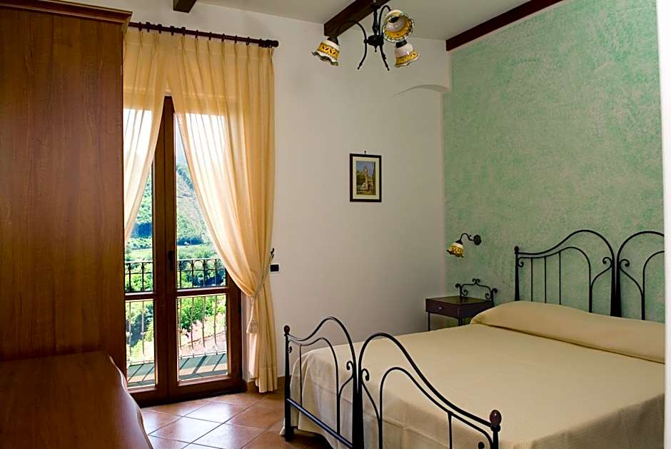 Photo 1 of 7 of 1 Double Bed or 2 Beds