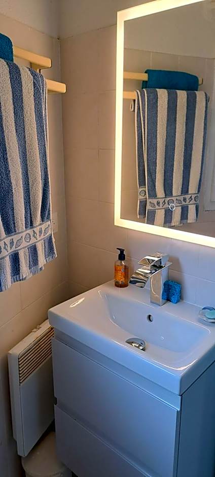 5 min voiture village de Noël joli mas de pêcheurs rénové classé 4 étoiles 8 couchages