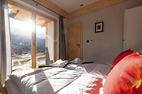 Apartment with Mountain View