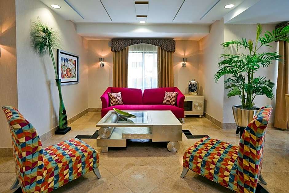 Holiday Inn Express Hotel & Suites Birmingham - Inverness 280 By IHG