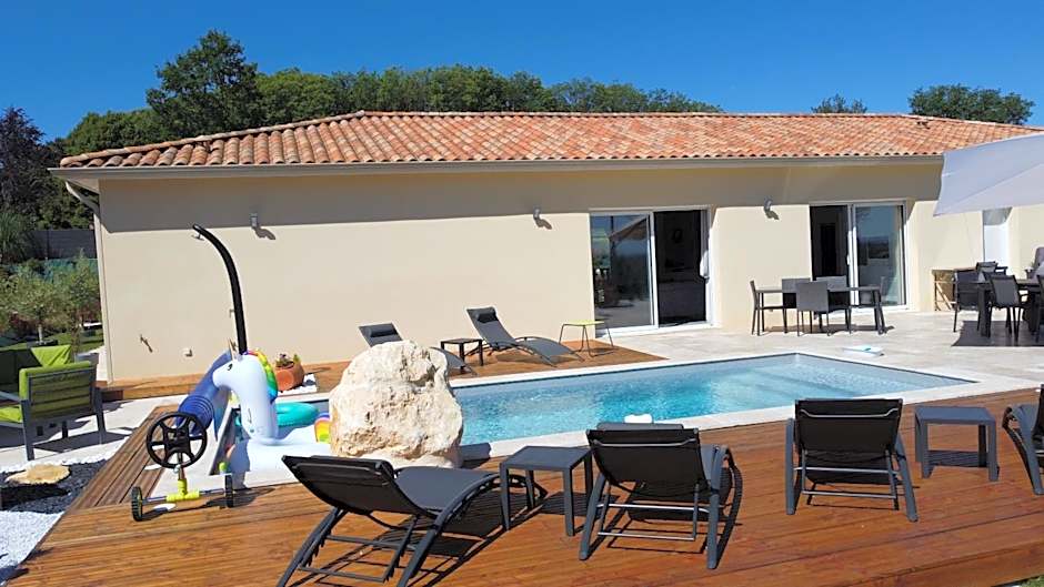 "Notre Bastide" Maison et table d'hôtes sur réservation, Piscine, Climatisation, Jacuzzi, Prise pour VE