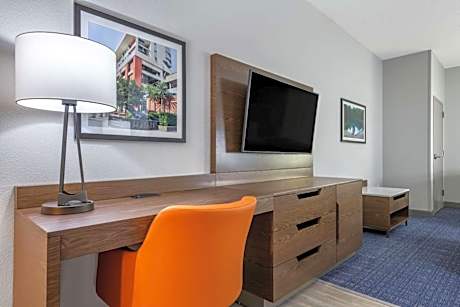 King Suite - Accessible/Non-Smoking