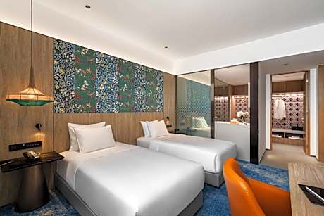 2 Twin 1 Bedroom Suite Sea View Lounge Access