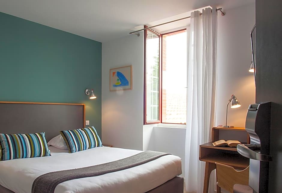 Photo 1 of 13 of Double Room