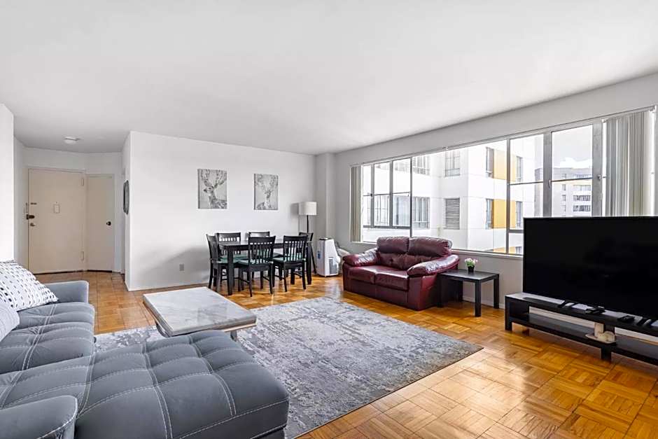 Spacious 2 Bedroom 2 Bathroom Unit Great Location