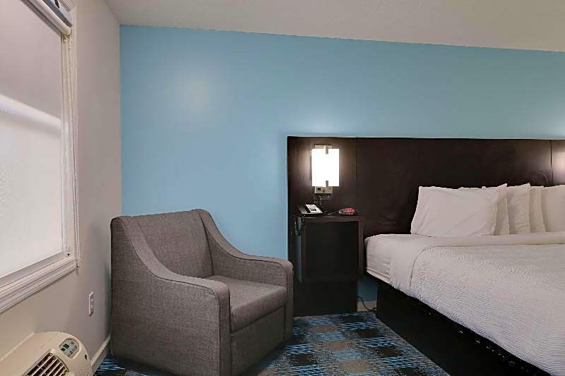 Travelodge by Wyndham Calhoun South I-75