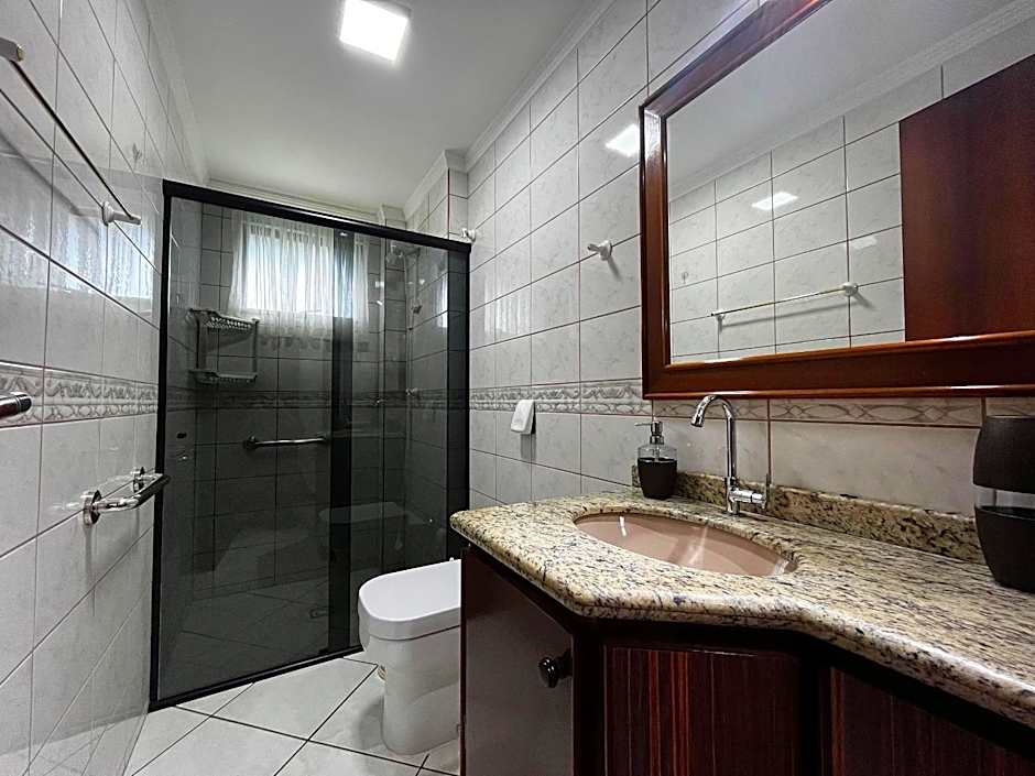 B250 - Apto 3 quartos com vista mar sobre Avenida