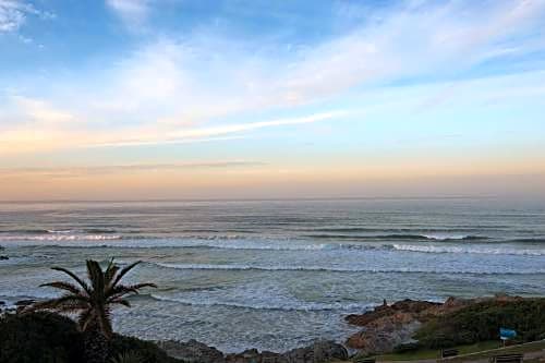 Hermanus Beachfront Lodge
