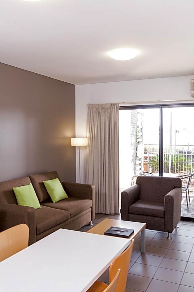 Majestic Oasis Apartments