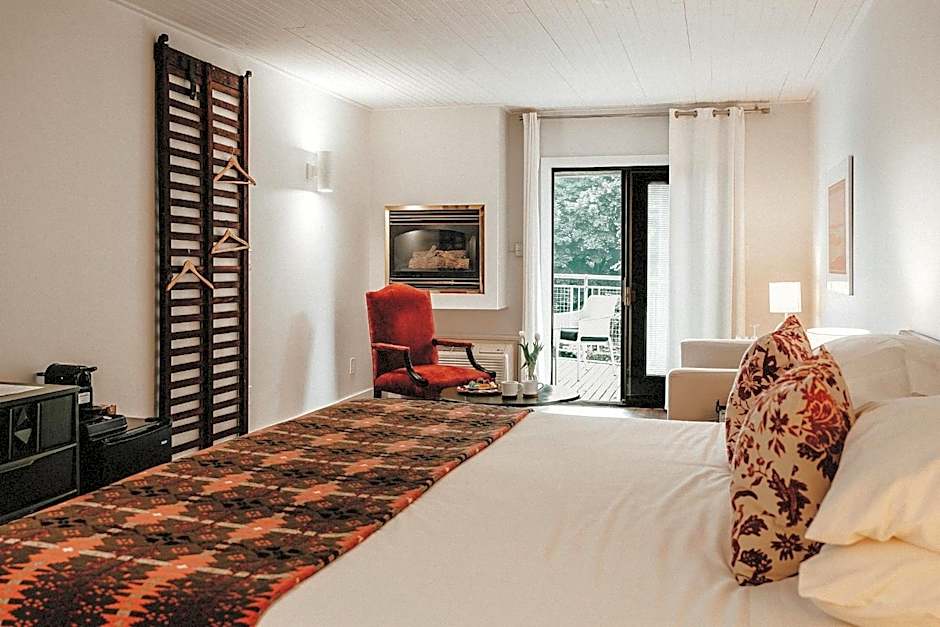 Zdjęcie 1 z 10 — 1 King Bed Suite, Balcony