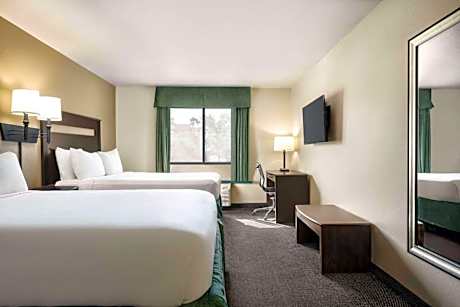 2 Queen Beds  Non-Smoking