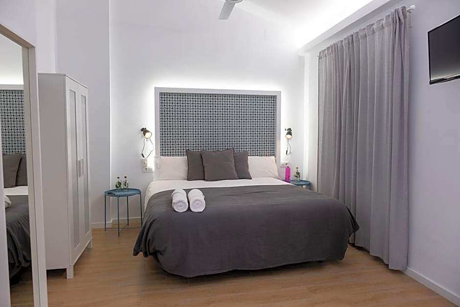 GOMEZ ROOMS