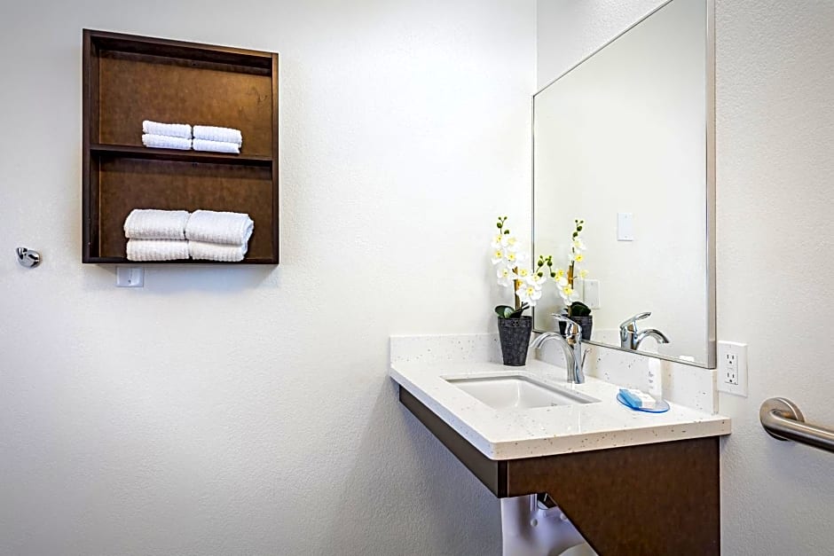 Candlewood Suites Anaheim - Resort Area, an IHG Hotel