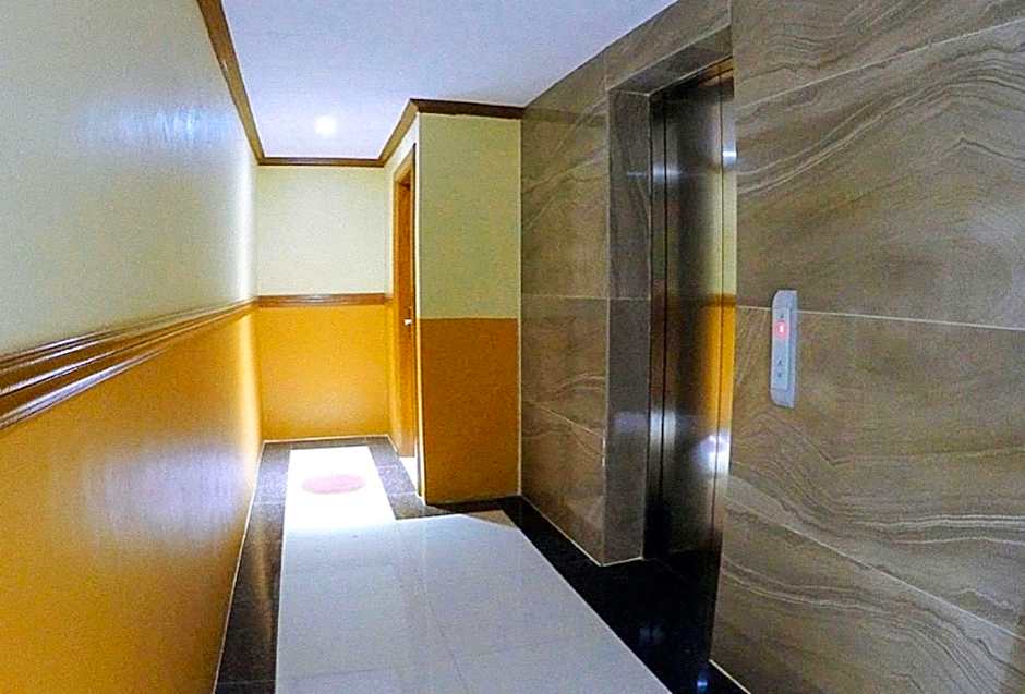 RedDoorz Plus @ Taj Hotel Tuguegarao