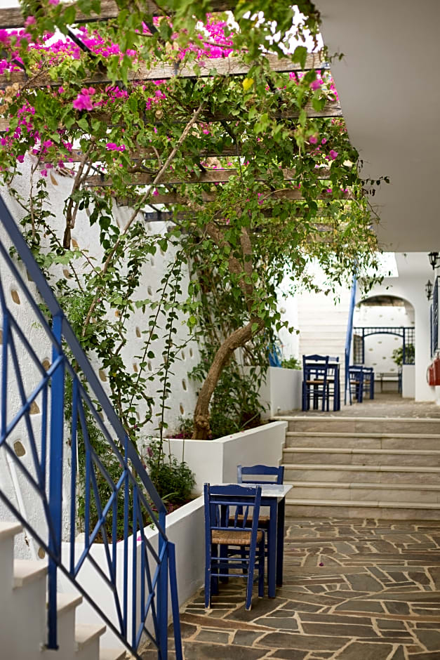 Kerame Hotel & Studios