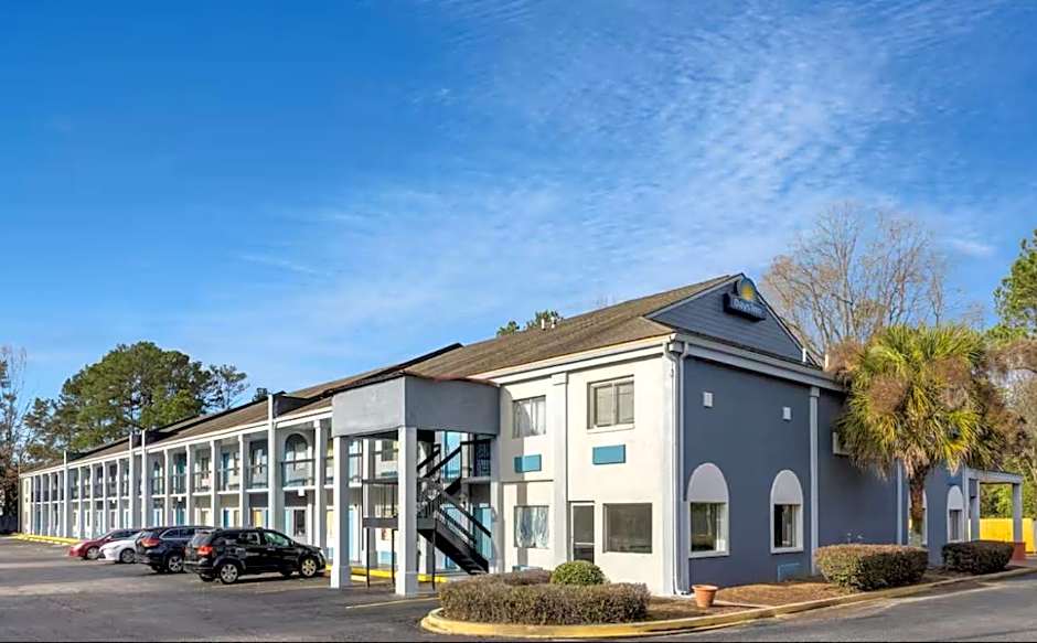 Days Inn by Wyndham Columbia