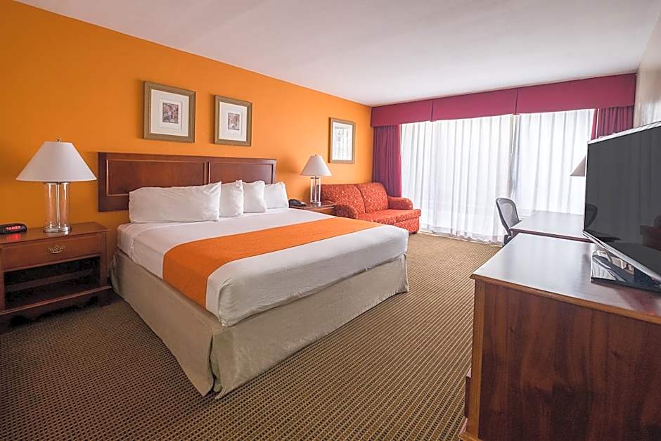 Howard Johnson Hotel&Conf Cntr by Wyndham Fullerton/Anaheim