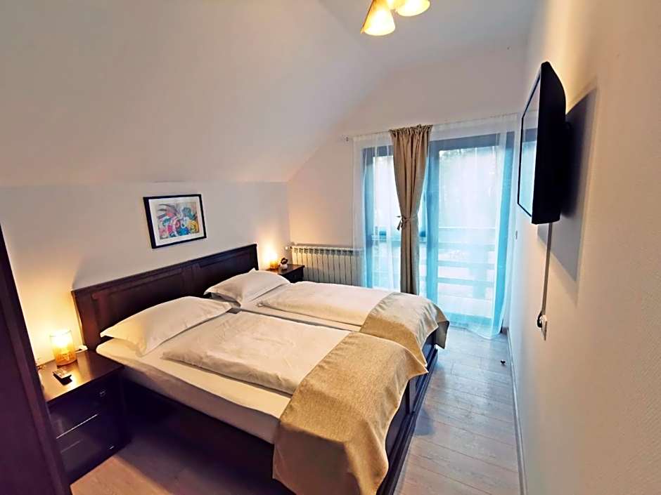 Complex Parc Pini Moinesti