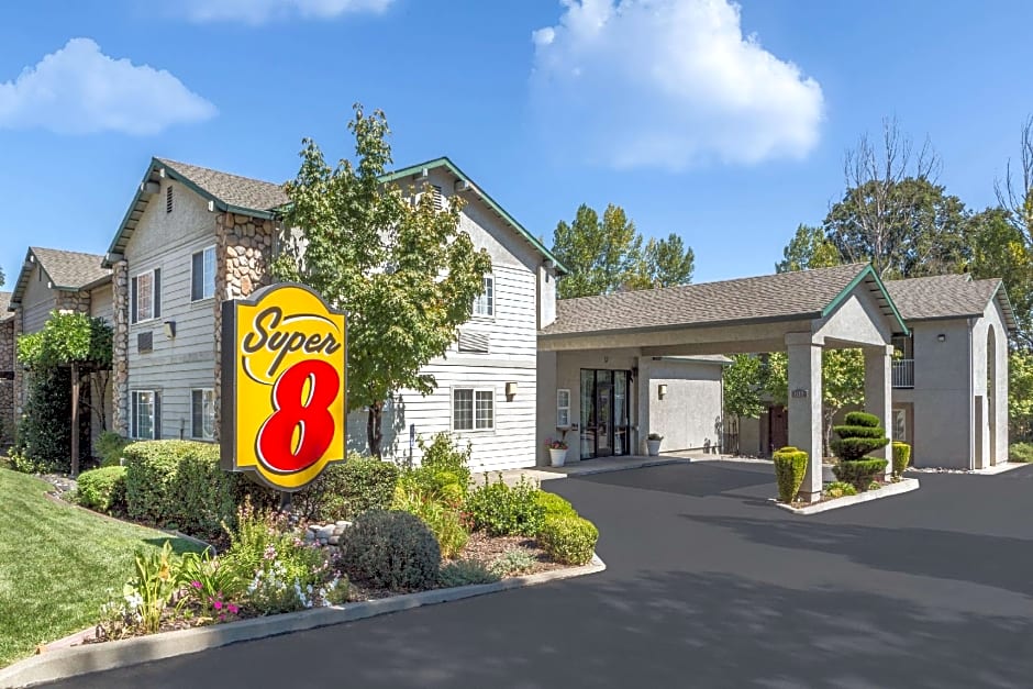 Super 8 by Wyndham Willits