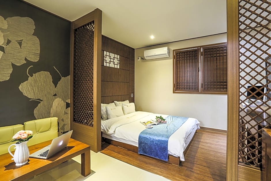 Hotel 99
